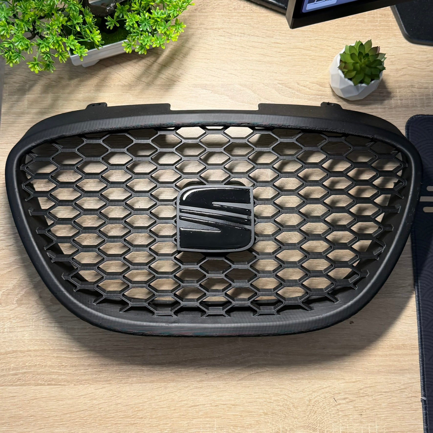Rejilla central panal de abeja Seat Leon MK2 (2005–2008)